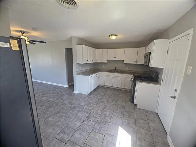 1684 Lauradale Dr — Photo 5