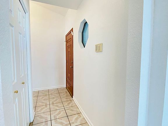 4th image of 5725 Laguna Park Dr