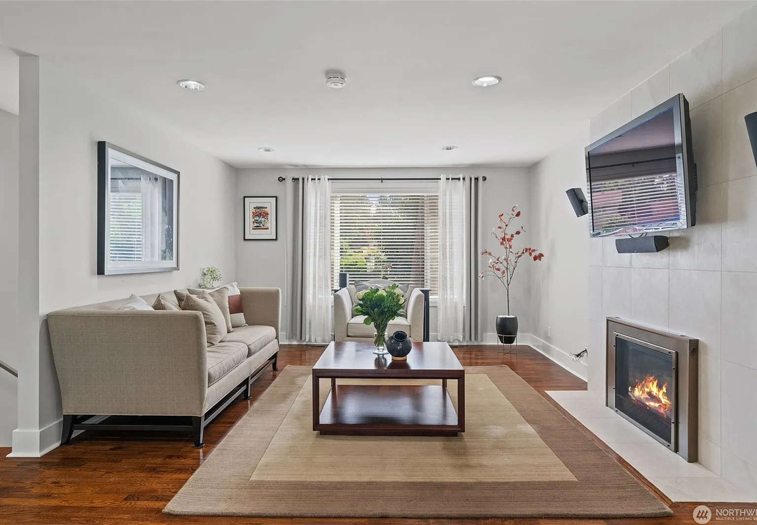 3 bed, 1350 sqft, $2,990 — Photo 2
