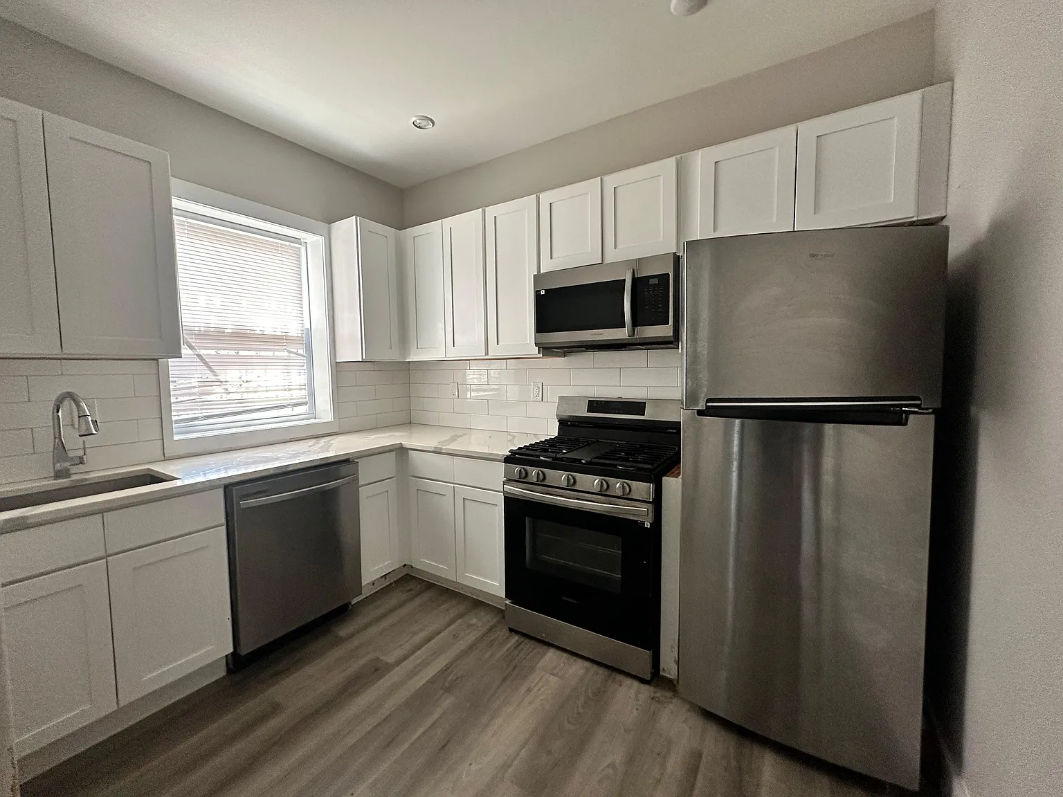 2 bed, 800 sqft, $2,250 — Photo 1