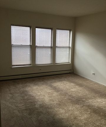 2nd image of 4426 S Michigan Ave #205