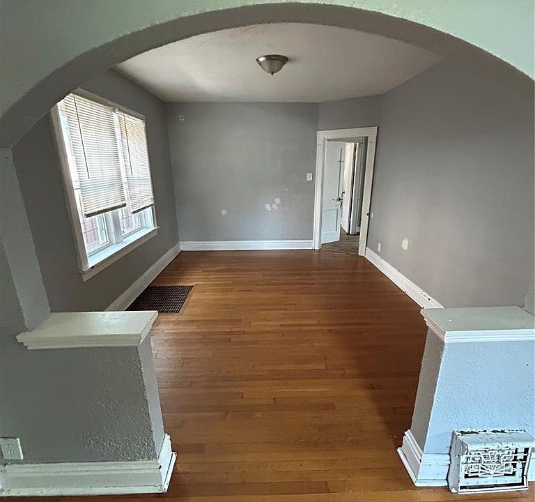 7th image of 4819 Bessie Ave