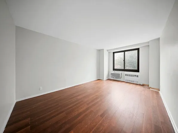 185 Hall St APT 205, Brooklyn, NY 11205