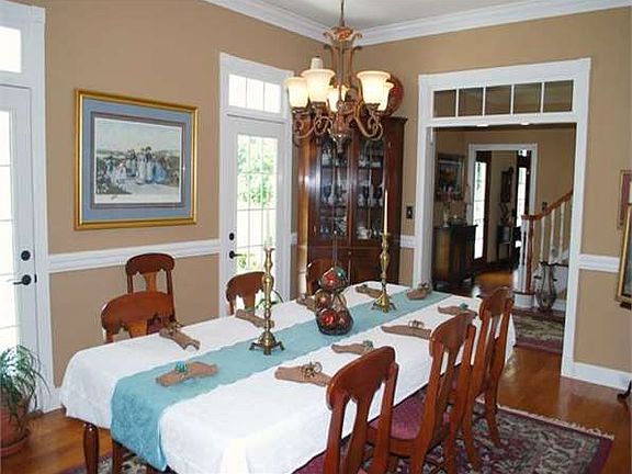 5th image of 723 River Bend Dr
