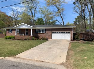2712 Mountain Woods Dr, Vestavia Hills, AL 35216