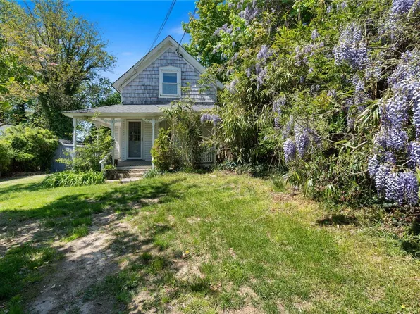 5 Hawkins Avenue, East Setauket, NY 11733