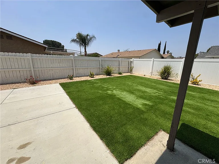 1792 N Ann St — Photo 17