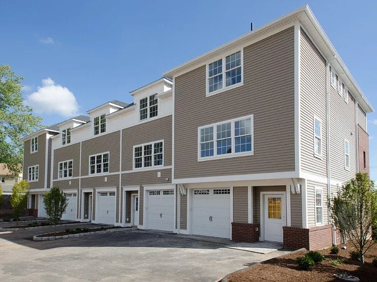 777 N Main St #9 — Photo 1