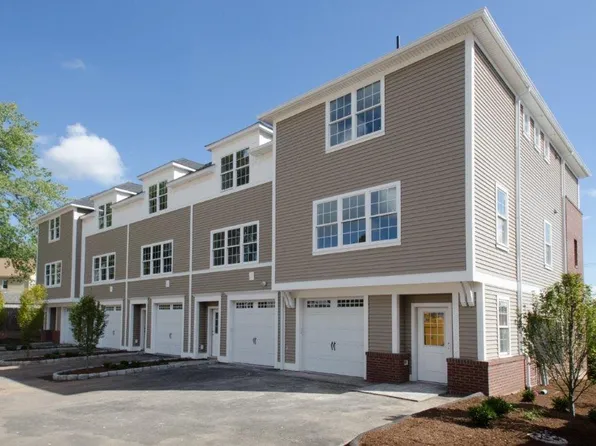777 N Main St #9, West Hartford, CT 06117