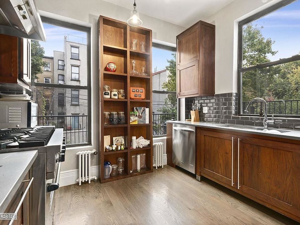 1st image of 166 Putnam Ave #1