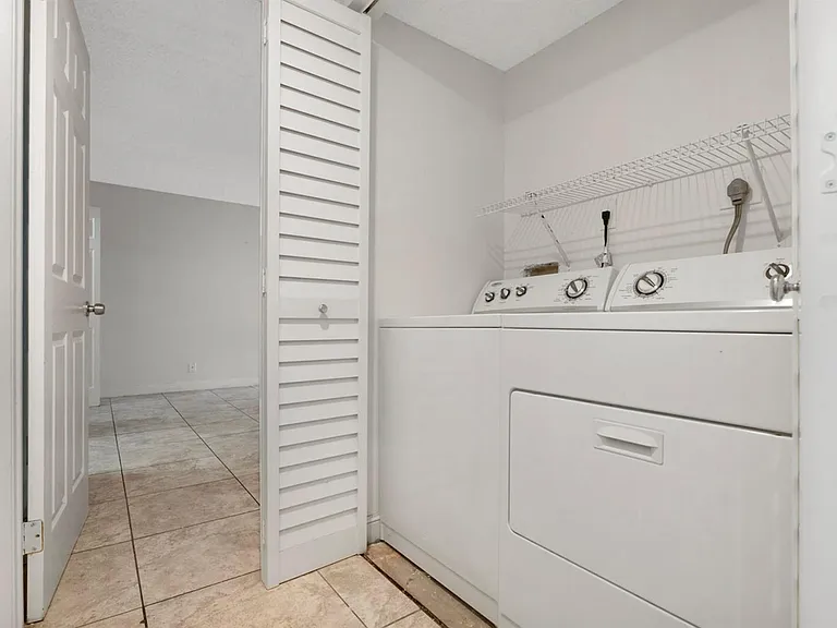 7640 Westwood Dr #411 — Photo 23