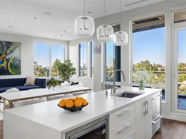 1201 Fort St #601, Victoria, BC V8V 0G1