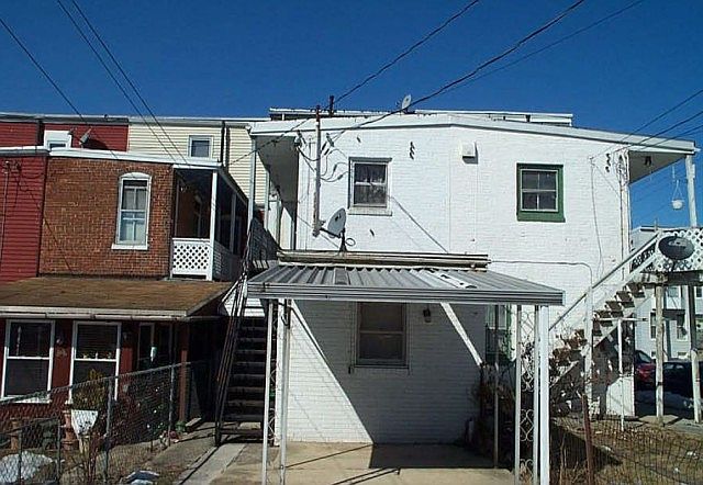 2nd image of 902 W Princess St