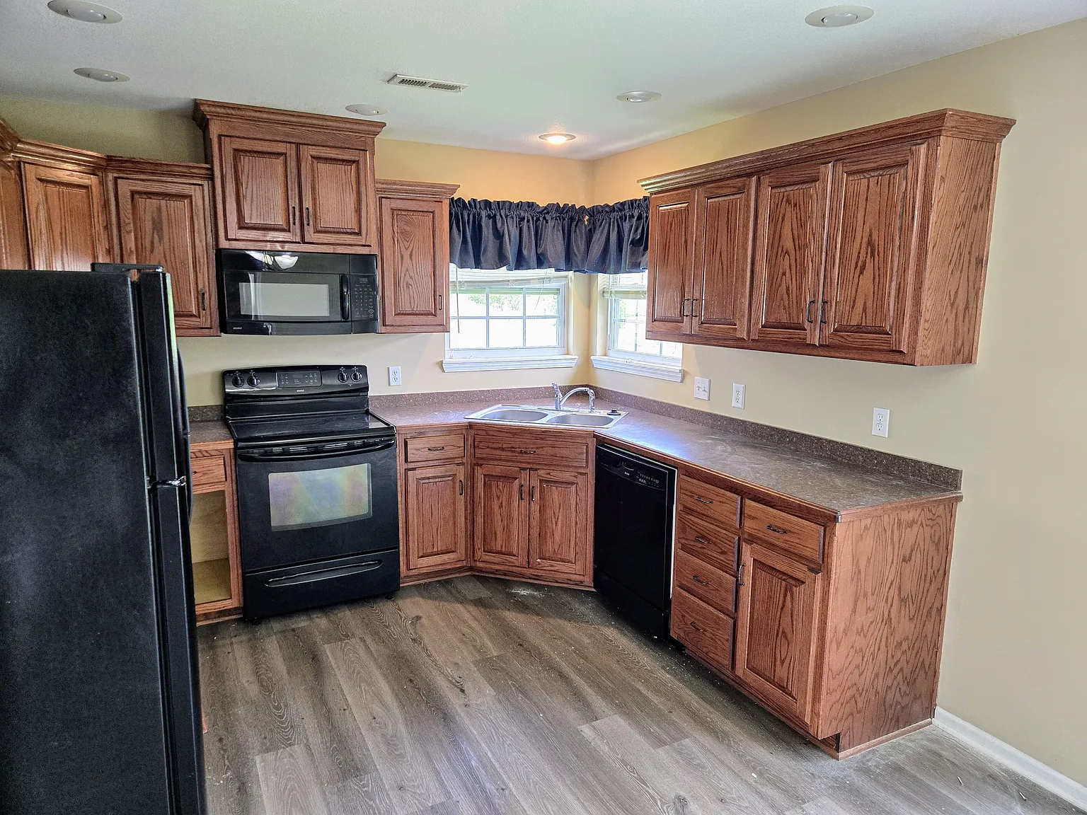 3 bed, 1288 sqft, $1,750 — Photo 2