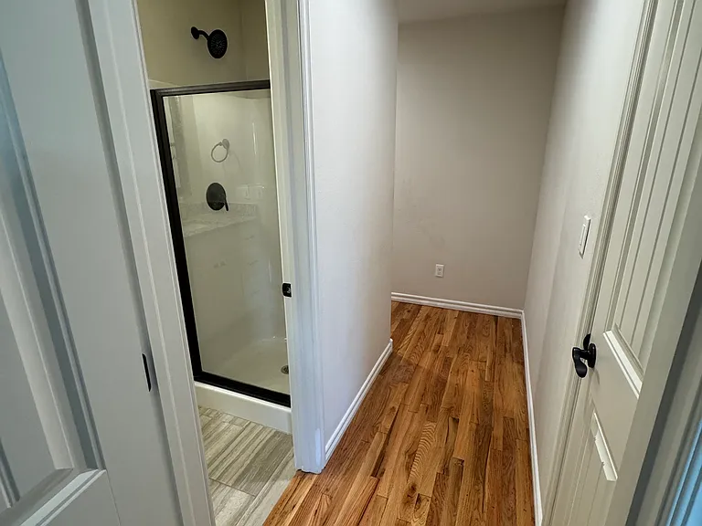 912 W Fargo St — Photo 25
