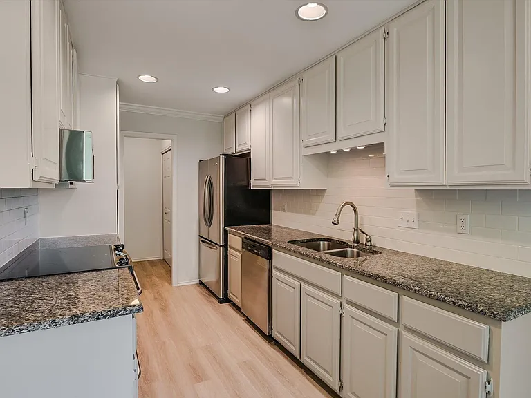 7911 Cavalry Ct — Photo 14