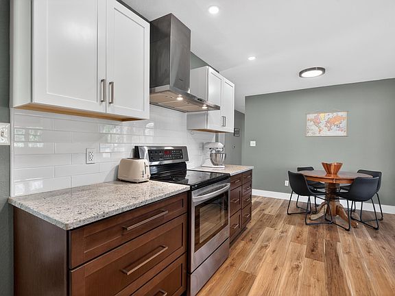 5th image of 218 N Genevieve St