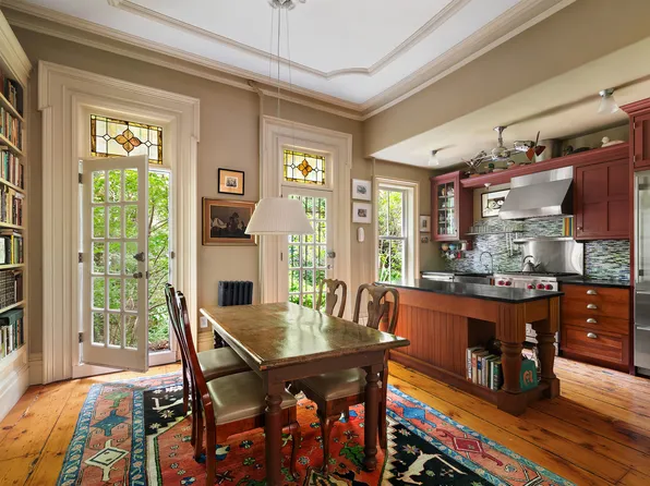 433 Pacific Street image 9 of 20