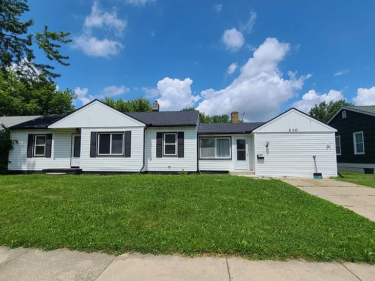 210 W Yale Ave — Photo 1