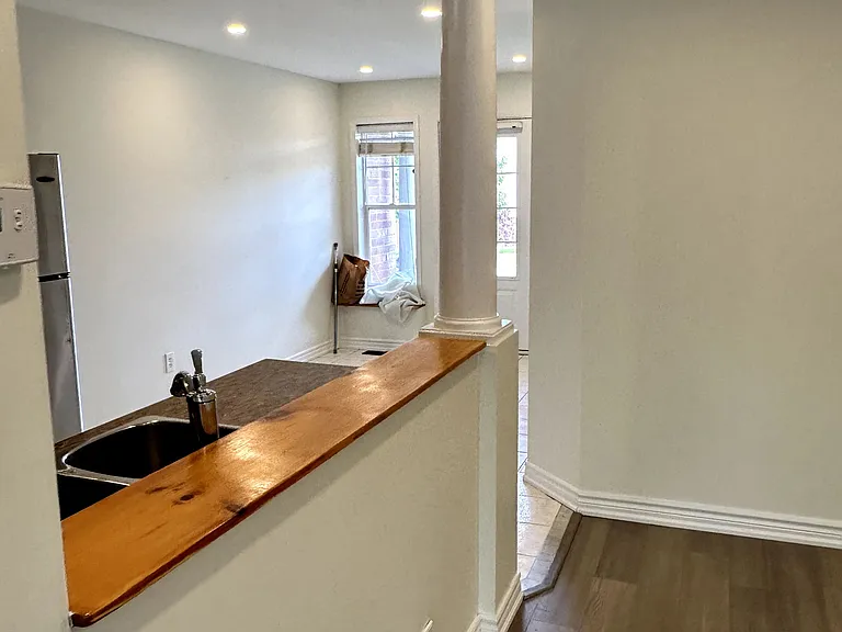 5535 Lawrence Ave E — Photo 6