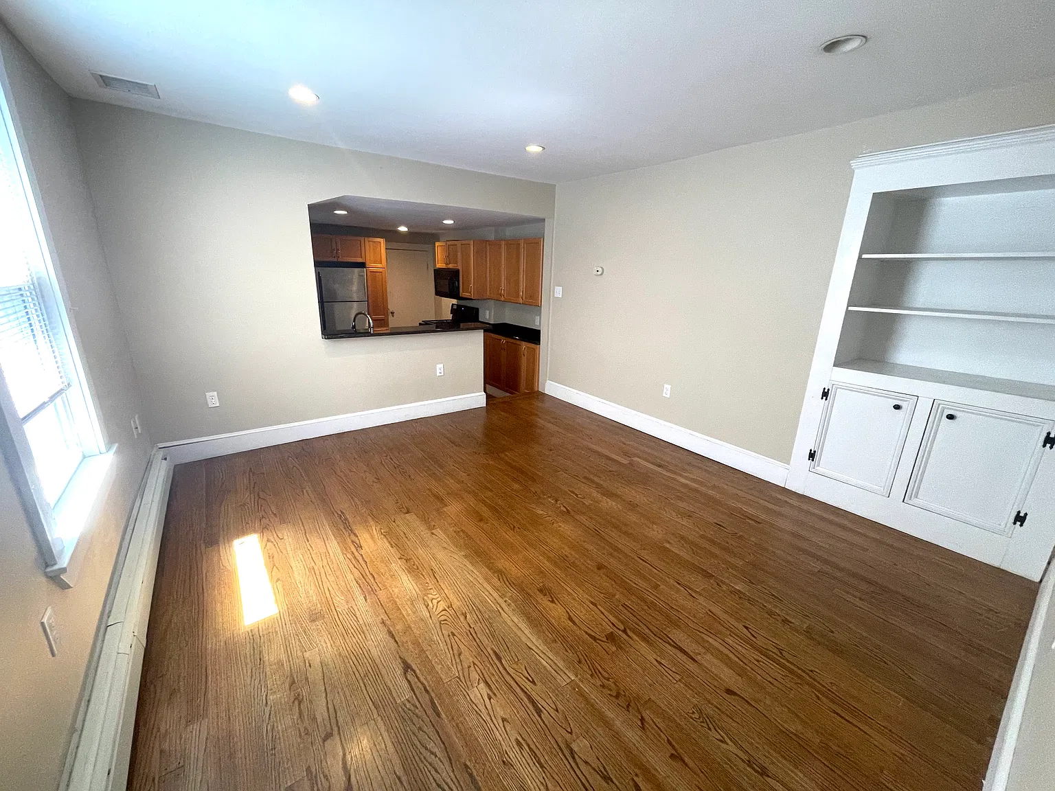 2 bed, 956 sqft, $3,600 — Photo 2