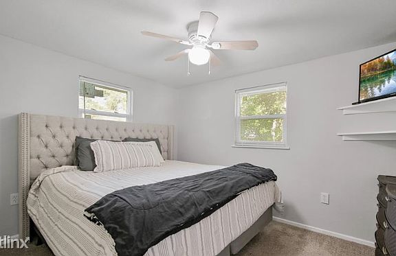 4th image of 210 Avenue D