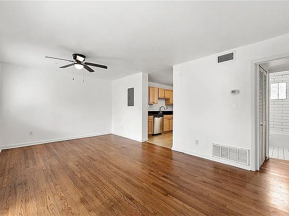 3rd image of 1355 Euclid Ave NE APT 8A