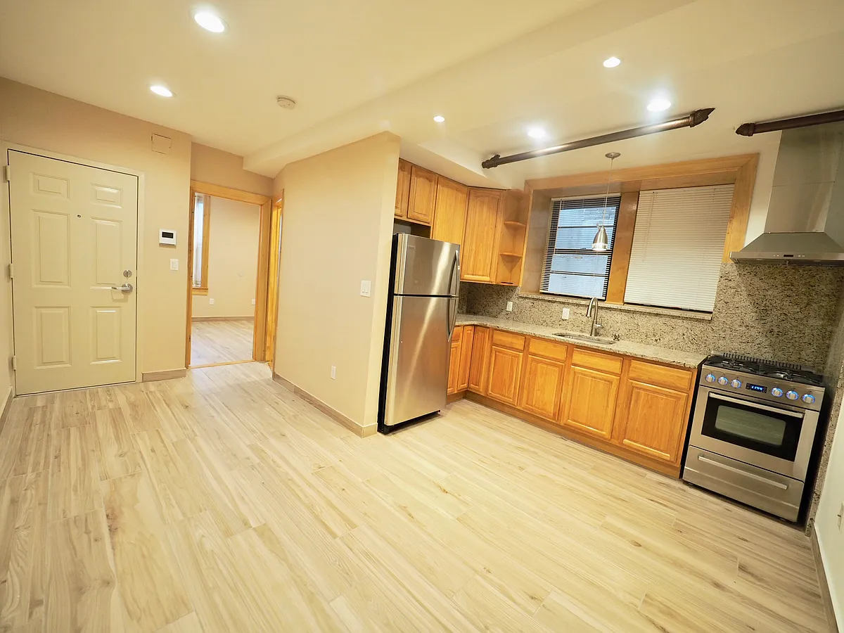 Building Photo - 39-75 62nd St #1