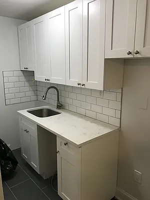 Rented by Salon Realty Corp | media 34