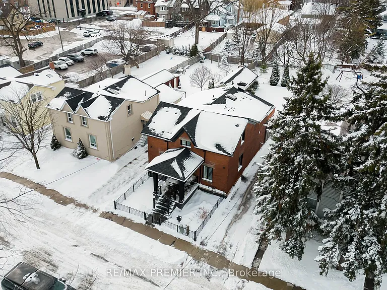 21 Elizabeth St N — Photo 48