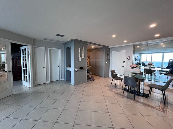 4th image of 3140 S Ocean Dr #Penthouse 6