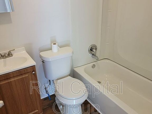 4th image of 2034 Lasalle Ave Unit 2