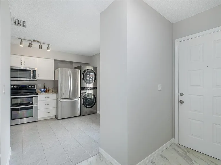 4933 Myrtle Oak Dr #23 — Photo 3