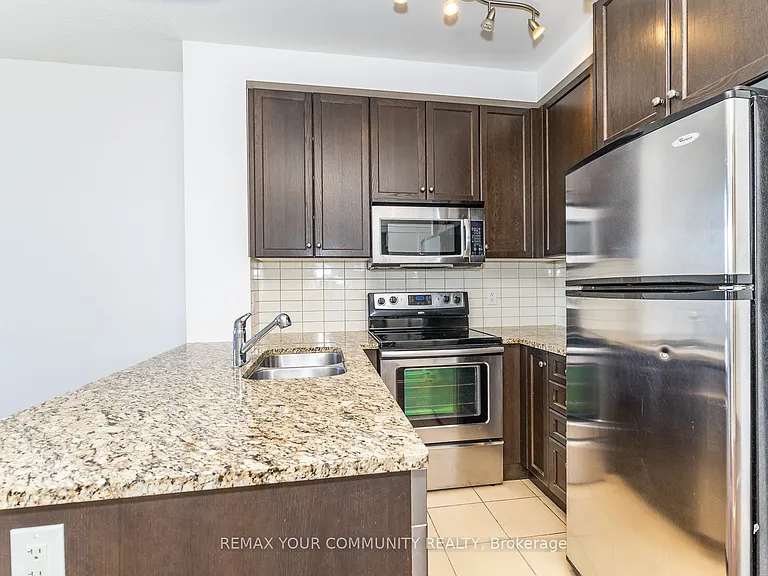 9245 Jane St #514 — Photo 32