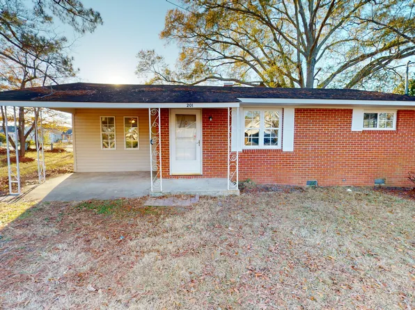 201 Wilson St, Selma, NC 27576