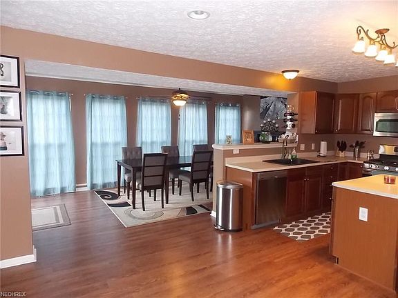 5th image of 742 Sparrow Way