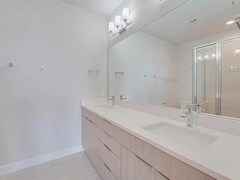 389 N Centro Cir #B — Photo 12