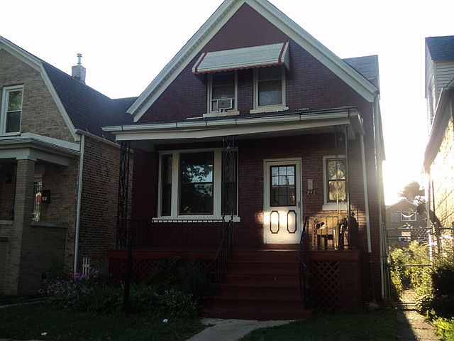 1st image of 942 N Trumbull Ave #1