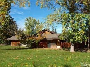 62 Forest Dr, Napa, CA 94558