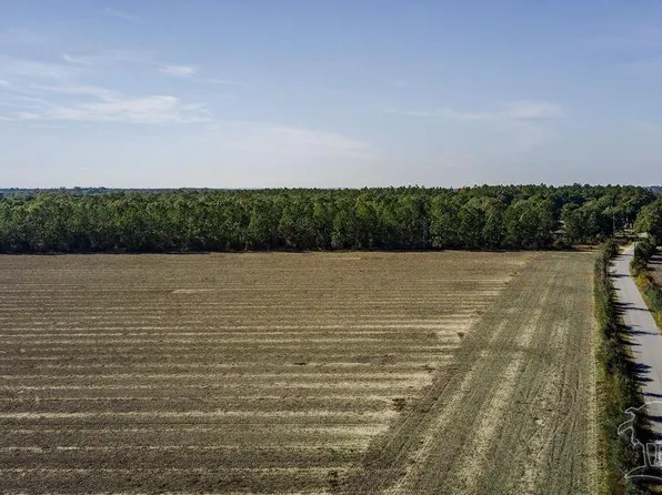 2 Segrest Rd, Milton, FL 32571