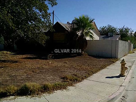 3rd image of 864 28th Street Cir