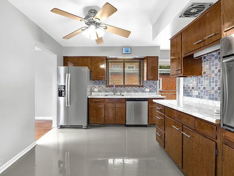 413 E Atwater Ave — Photo 14