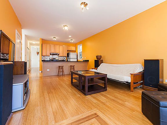 3rd image of 1915 N Whipple St #1