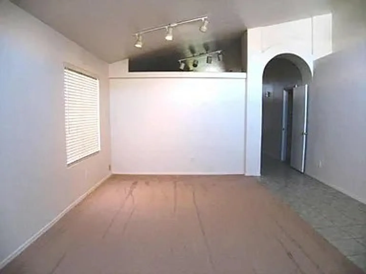 Ideal 3 Br 2 Ba 2 Cg Home Near W Union Hills and Loop 101 in Peoria — Photo 4