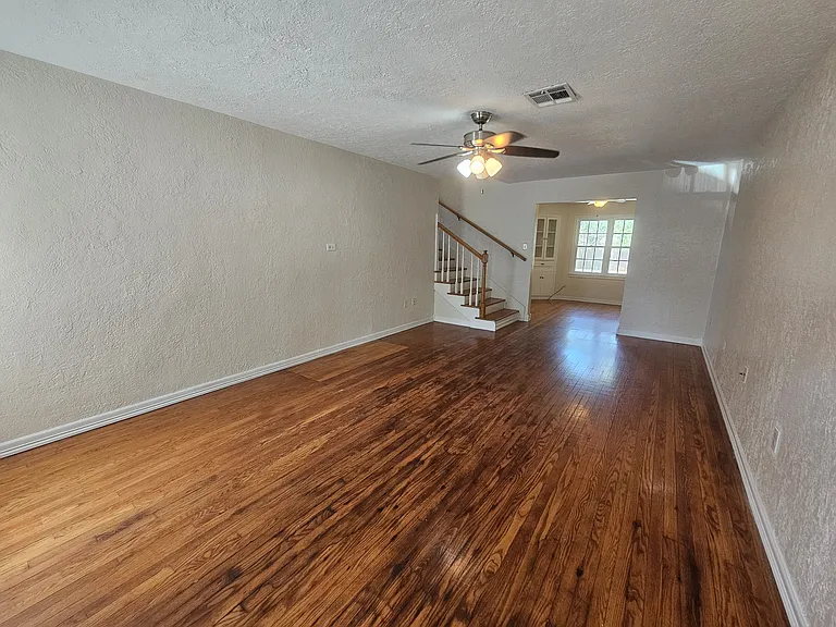 1331 NW Cherry Ave — Photo 2