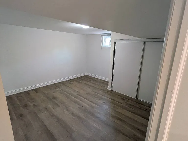 345 Centre St E #BASEMENT — Photo 5