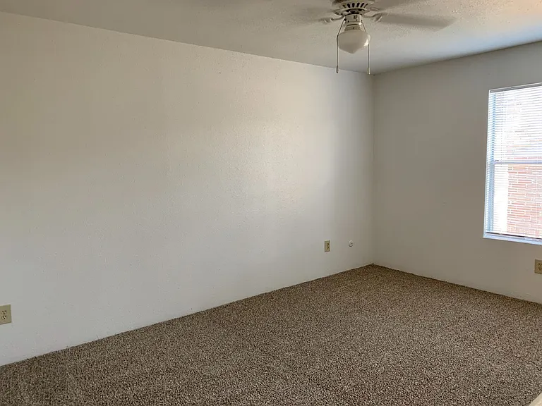 Emerald Cove Apartments — Photo 157