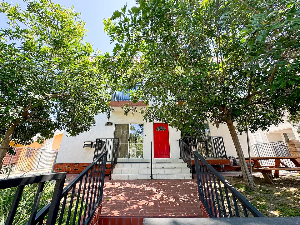 4426 Prospect Ave