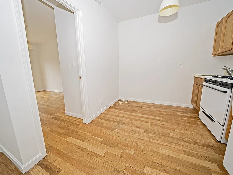 543 Kosciuszko St #3F — Photo 6