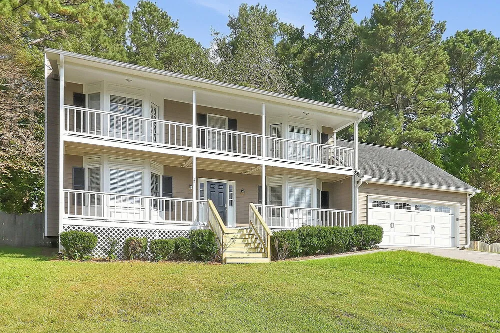 3 bed, 2.5 bath, 2052 sqft, $2,345 — Photo 4